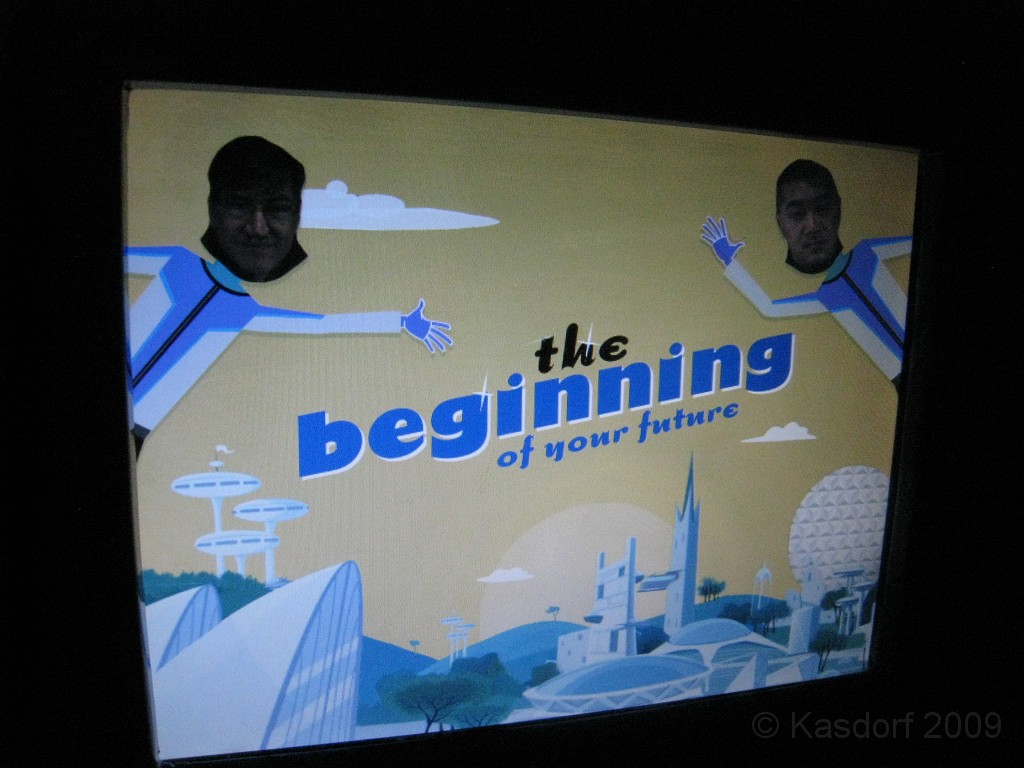 Disney 2010 D3 0290.jpg - January 9-11, 2010 Disney World Florida. Monday, up and ready to roll, took shuttle to Epcot. Caught a couple shows and took a lot of pictures. Finally had to call it a day to get to our plane to go home.